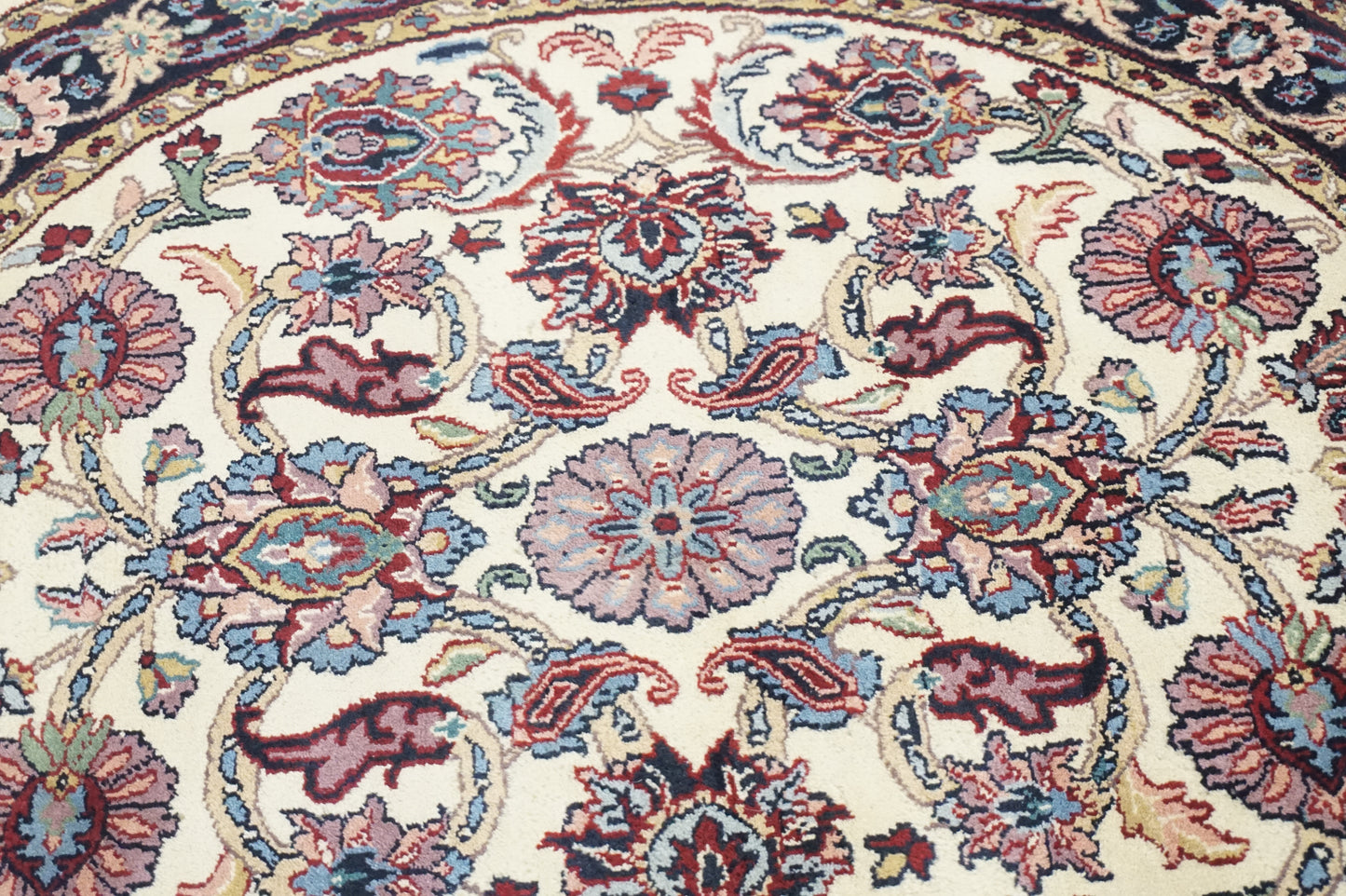 Traditional Ivory SK 4ft Round Hand Knotted Area Rug from India