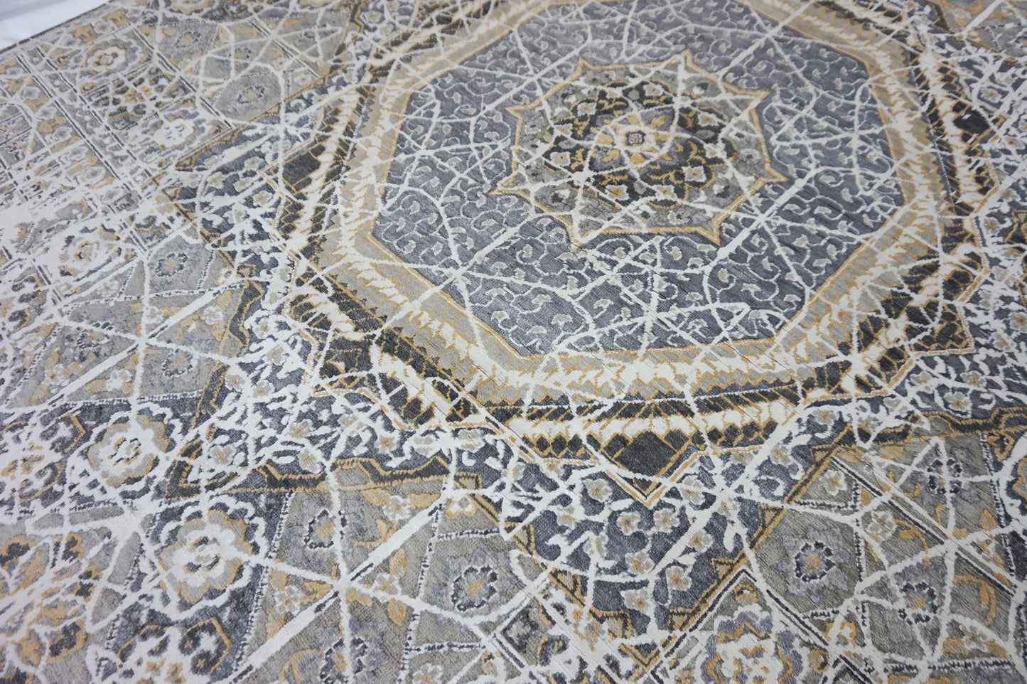 Modern Grey MAMLUK 6x9 Hand Knotted Area Rug from India