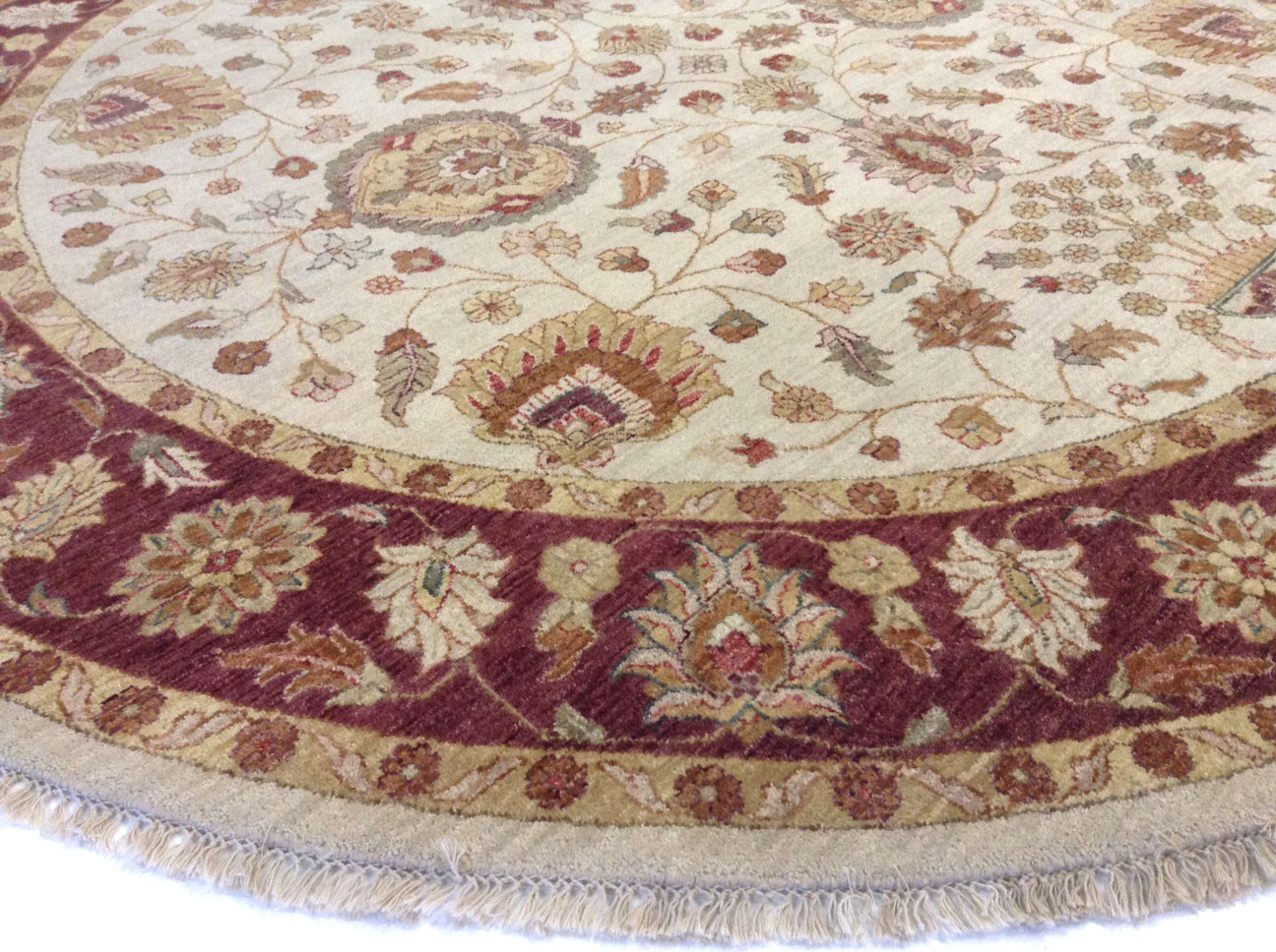 Traditional Beige A-63 8ft Round Hand Knotted Area Rug from India