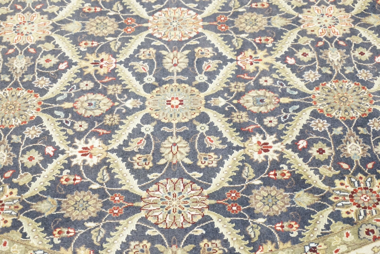 Traditional Black 1110 6ft Round Hand Knotted Area Rug from India