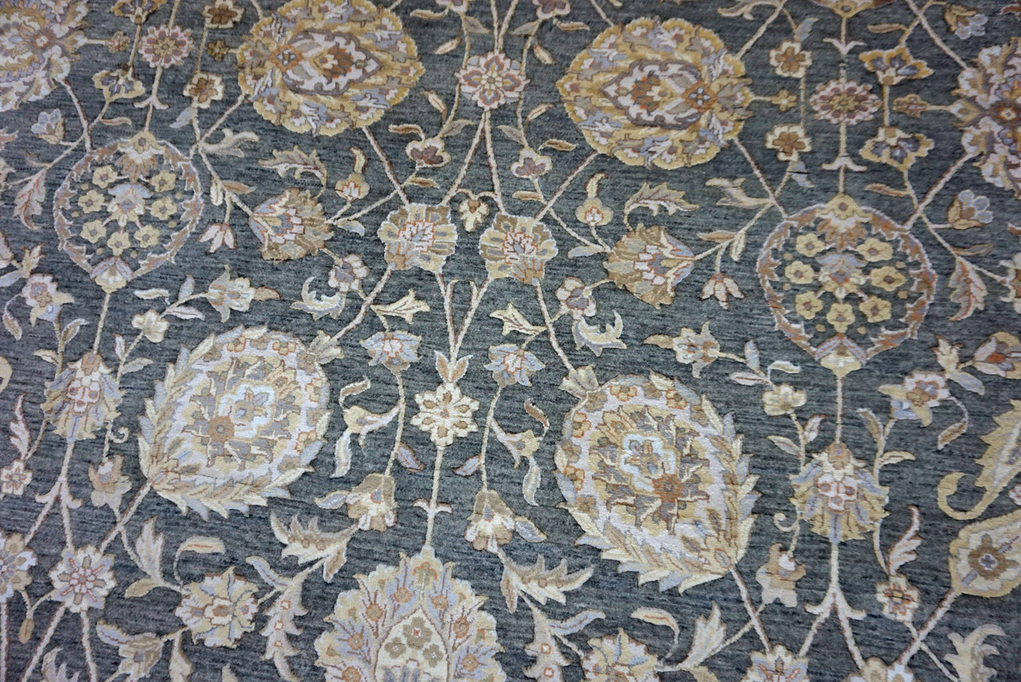 Traditional Grey 3232 8x11 Hand Knotted Area Rug from India