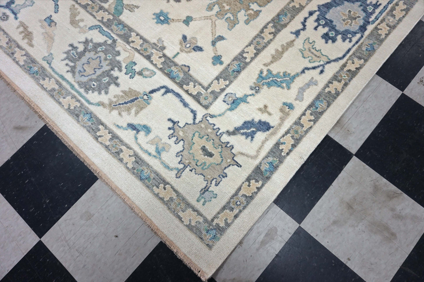 Traditional Ivory AT-138 9x12 Hand Knotted Area Rug from India